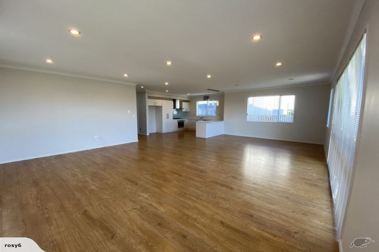 Photo of property in 43 Maylee Crescent, Gulf Harbour, Whangaparaoa, 0930