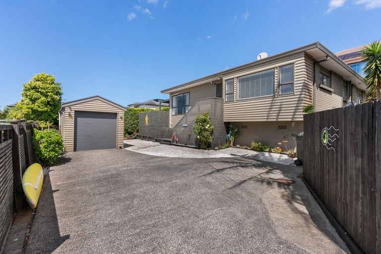 Photo of property in 2/36 Browns Bay Road, Rothesay Bay, Auckland, 0630
