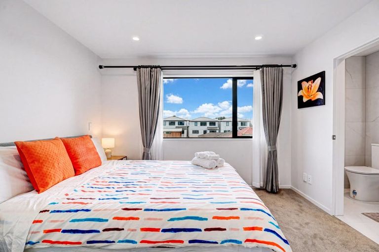 Photo of property in 4/16 Binsted Road, New Lynn, Auckland, 0600