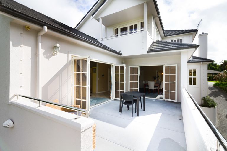 Photo of property in 11 The Oaks, Awapuni, Palmerston North, 4412