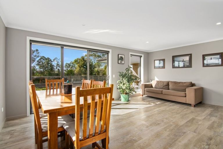 Photo of property in 10 Les Wakefield Road, Mapua, 7005