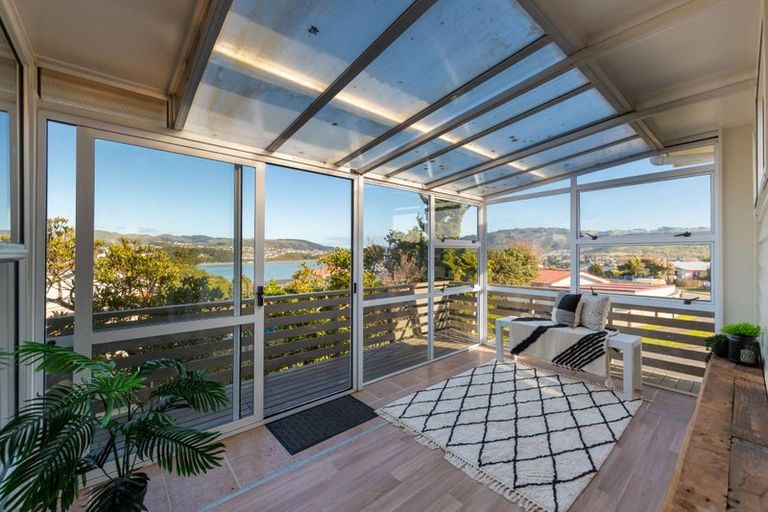 Photo of property in 26 Gloaming Hill, Titahi Bay, Porirua, 5022