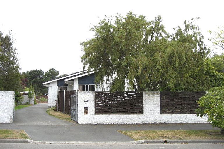 Photo of property in 4 Glen Place, Parklands, Christchurch, 8083