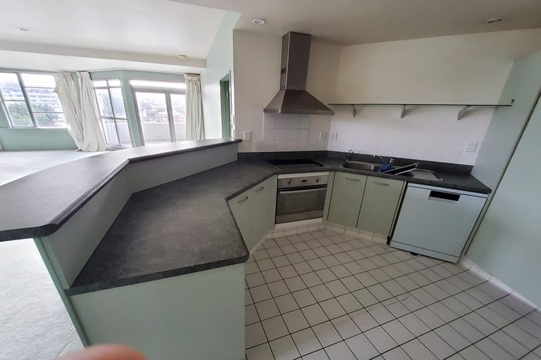 Photo of property in Grandstand Apartments, 10/80 Kent Terrace, Mount Victoria, Wellington, 6011