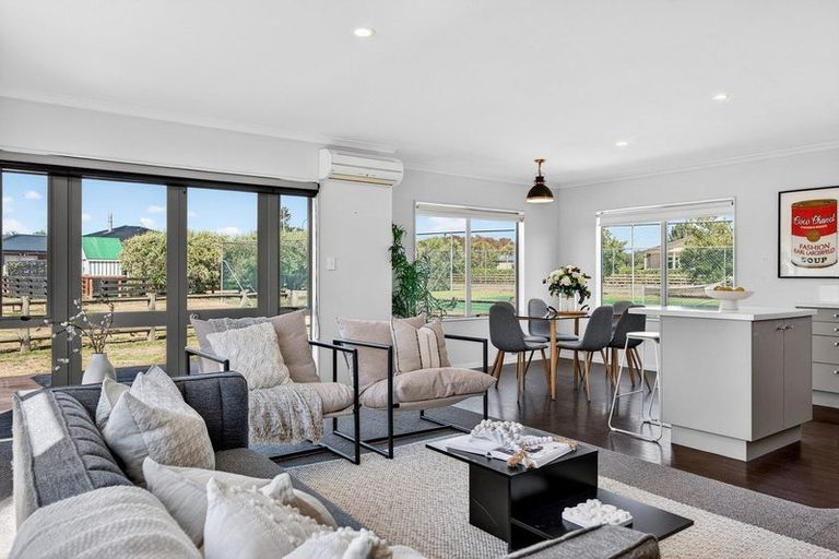 Photo of property in 8 Redwood Lane, Martinborough, 5711