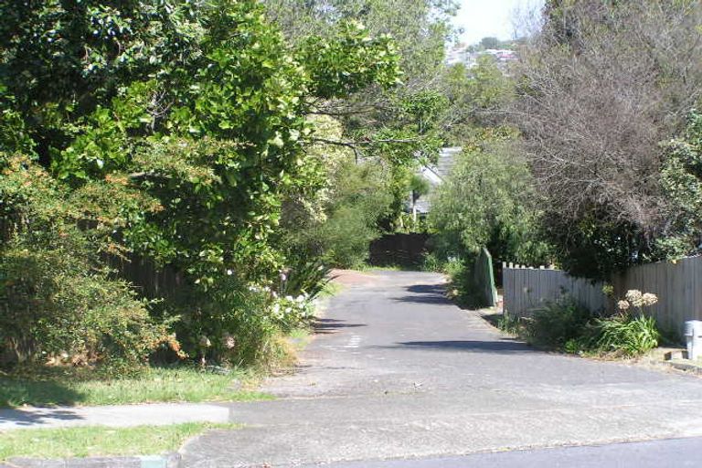 Photo of property in 2/43 Ravenwood Drive, Forrest Hill, Auckland, 0620