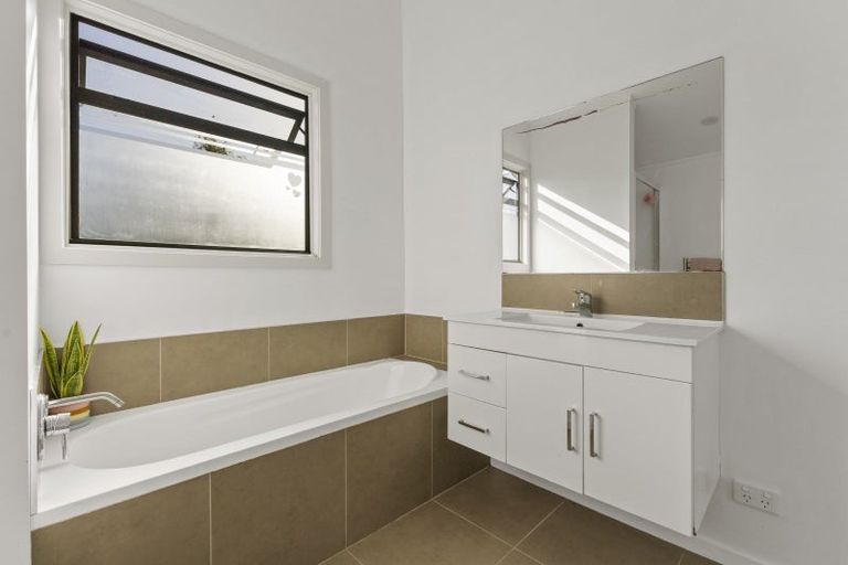 Photo of property in 24-26 Churchill Crescent, Shannon, 4821