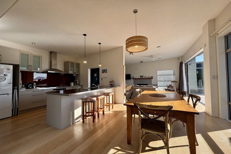 Photo of property in 33 Harbour View Heights, Picton, 7220