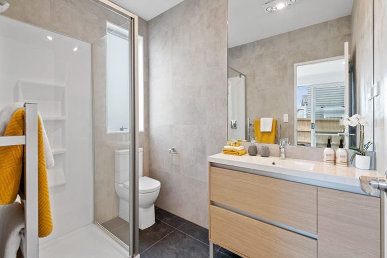 Photo of property in 29 Kukuwai Avenue, Red Beach, 0932