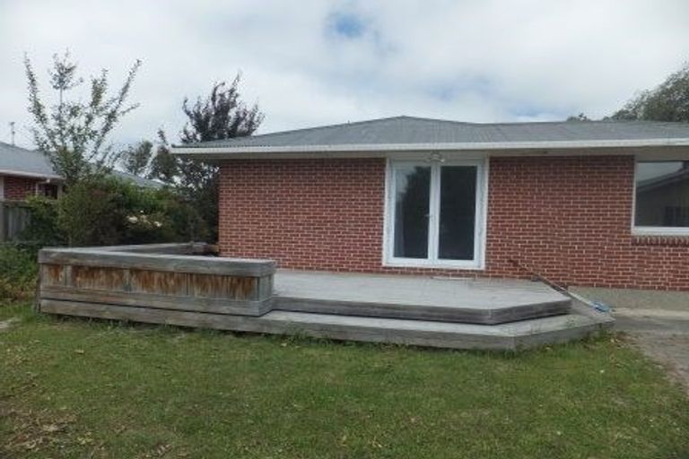 Photo of property in 16 Mclellan Place, Ilam, Christchurch, 8041