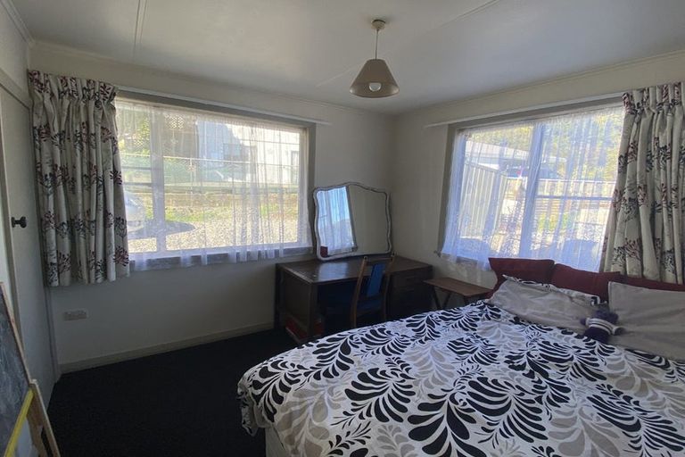 Photo of property in 75 Milton Terrace, Picton, 7220