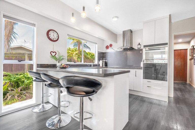 Photo of property in 11 Chokebore Place, Sockburn, Christchurch, 8042