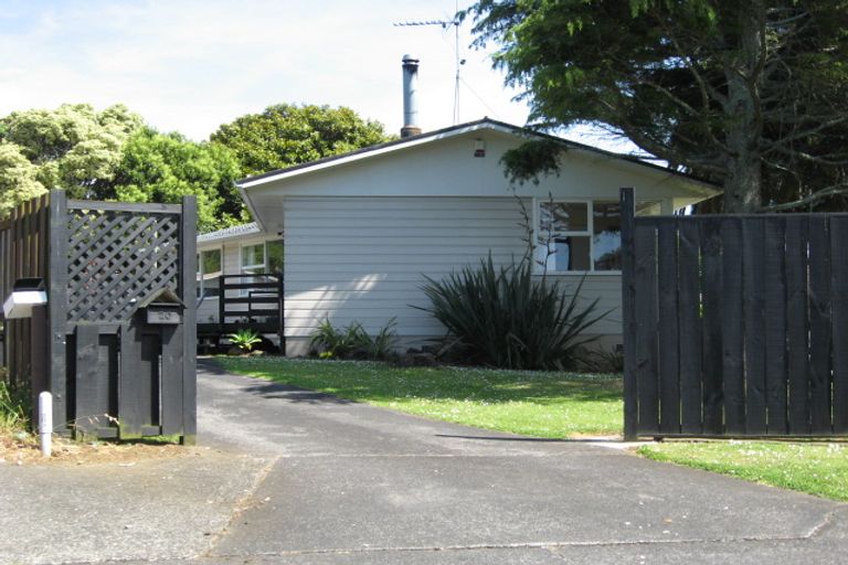 Photo of property in 20 Dunstall Place, Mangere Bridge, Auckland, 2022