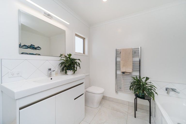 Photo of property in 6 Silkwood Place, Fitzherbert, Palmerston North, 4410