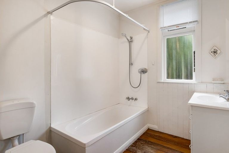 Photo of property in 139 Waikawa Road, Picton, 7220