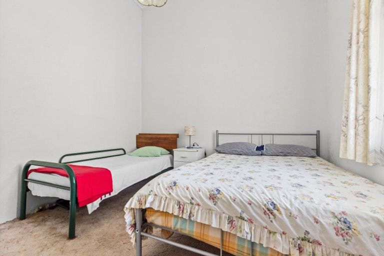 Photo of property in 10 North Street, Mokau, 4376