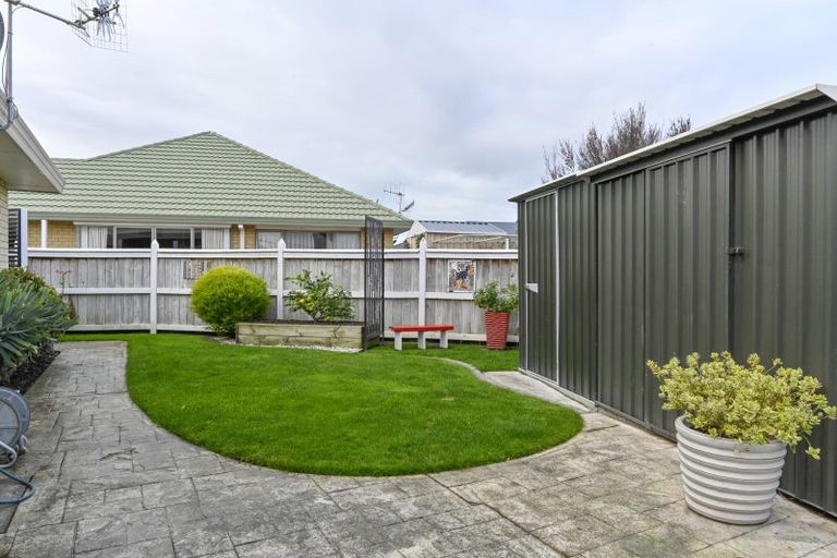 Photo of property in 2/212 Grove Road, Mayfair, Hastings, 4122