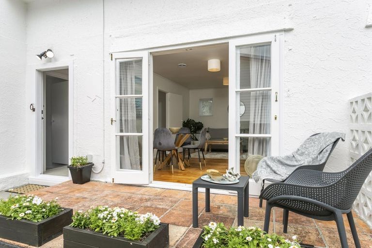 Photo of property in 1/39 Stottholm Road, Titirangi, Auckland, 0604