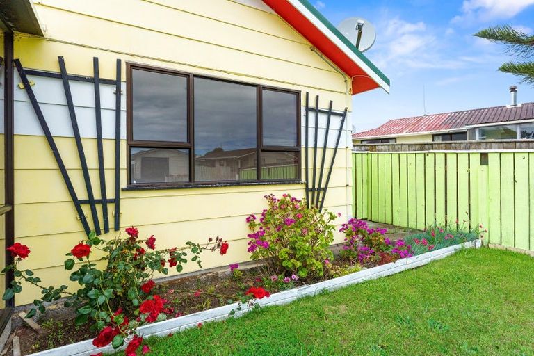 Photo of property in 13 Hewson Crescent, Otaki Beach, Otaki, 5512