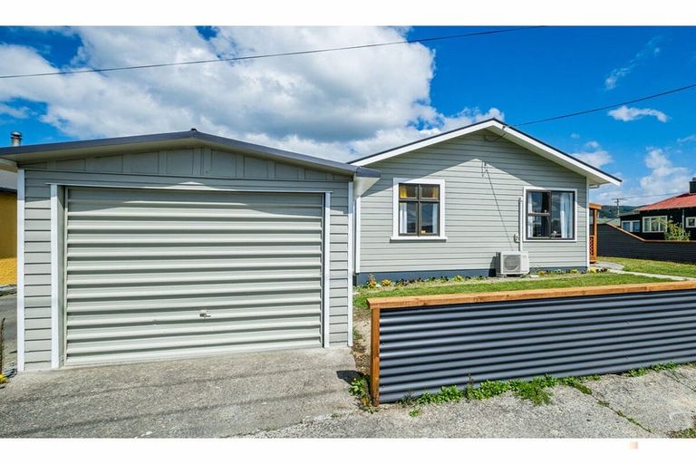 Photo of property in 11 George Street, Waimate, 7924
