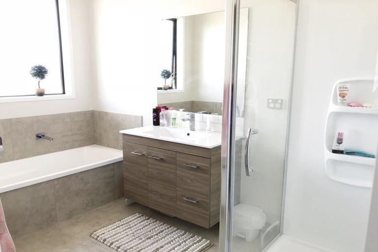 Photo of property in 18 Hillpark Drive, Pokeno, 2402