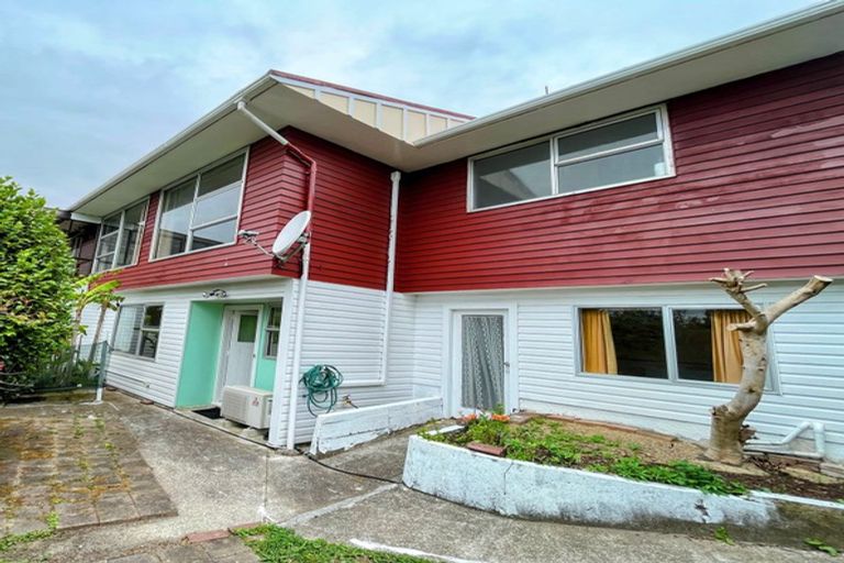 Photo of property in 6 Woodman Drive, Tawa, Wellington, 5028