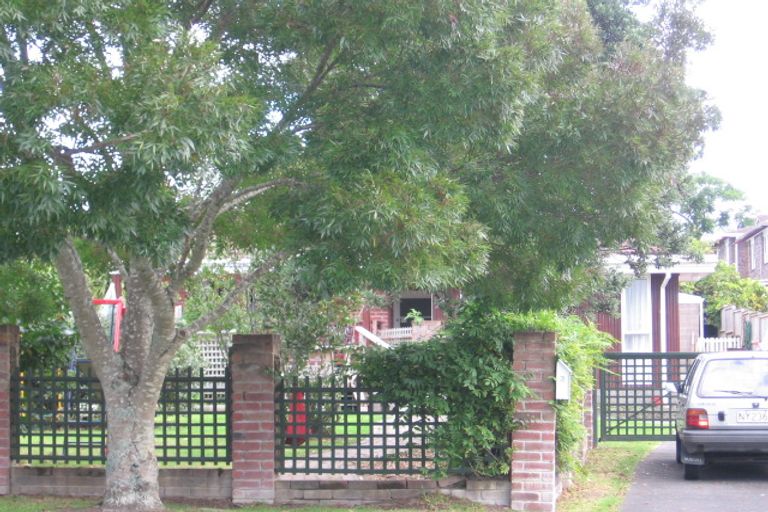 Photo of property in 2a Duncan Avenue, Te Atatu South, Auckland, 0610