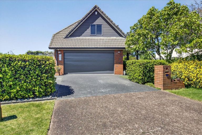 Photo of property in 28 Connemara Court, West Harbour, Auckland, 0618