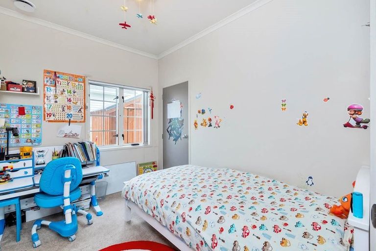 Photo of property in 10 Mulvaney Crescent, Henderson, Auckland, 0612