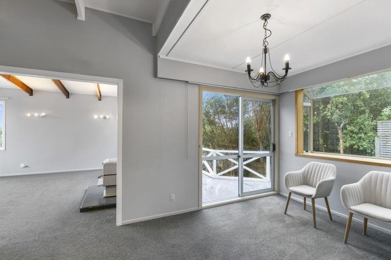 Photo of property in 51 Turville Crescent, Newlands, Wellington, 6037