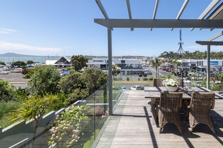 Photo of property in 74 Compass Way, Half Moon Bay, Auckland, 2012