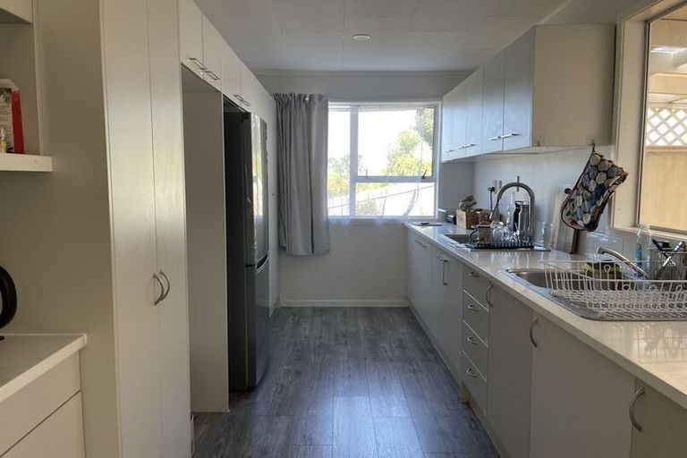 Photo of property in 14 Erica Road, Sunnynook, Auckland, 0620