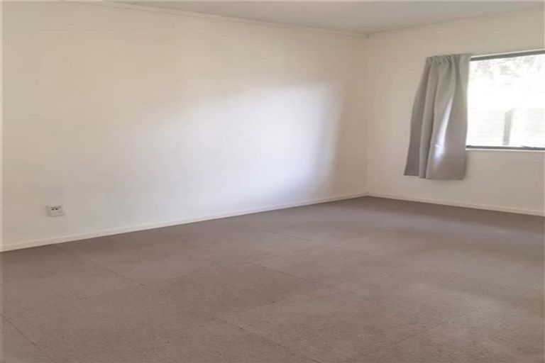 Photo of property in 2/21 Walnut Lane, Browns Bay, Auckland, 0630