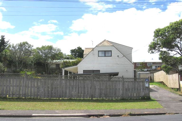 Photo of property in 2/4 Morton Avenue, Forrest Hill, Auckland, 0620