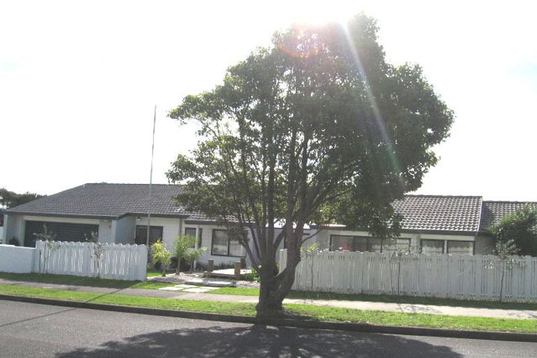 Photo of property in 1 Chiania Place, Somerville, Auckland, 2014