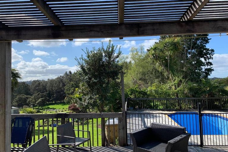 Photo of property in 461 Paremoremo Road, Paremoremo, Auckland, 0632