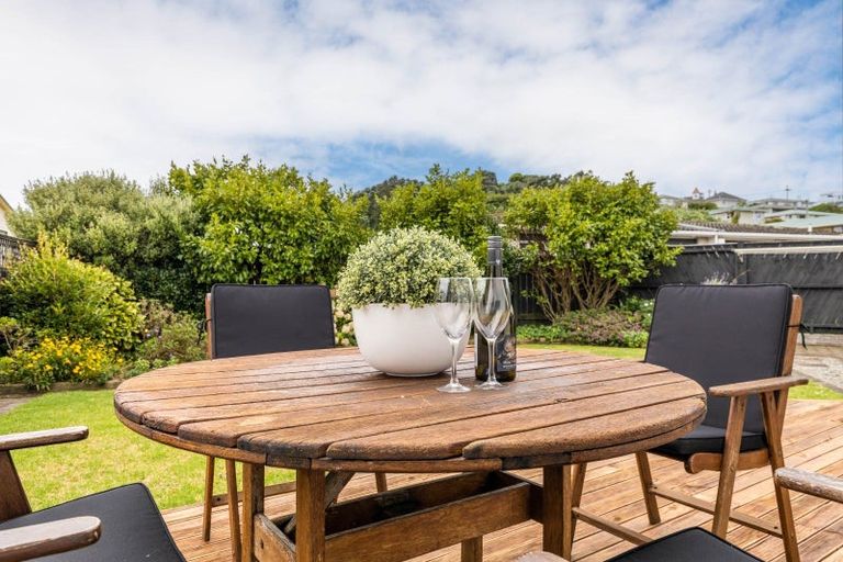 Photo of property in 15a Naumai Place, Spotswood, New Plymouth, 4310