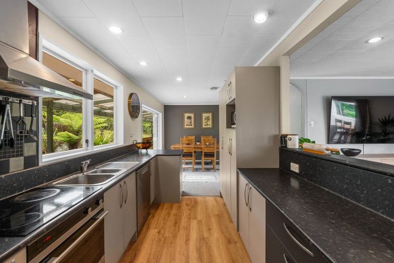 Photo of property in 18 Steam Hauler Track, Waitakere, Henderson, 0782