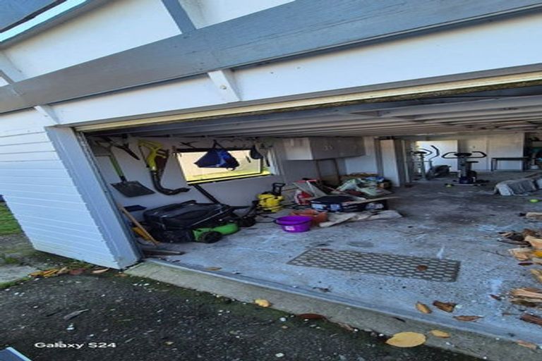 Photo of property in 17 Maple Grove, Maungaraki, Lower Hutt, 5010