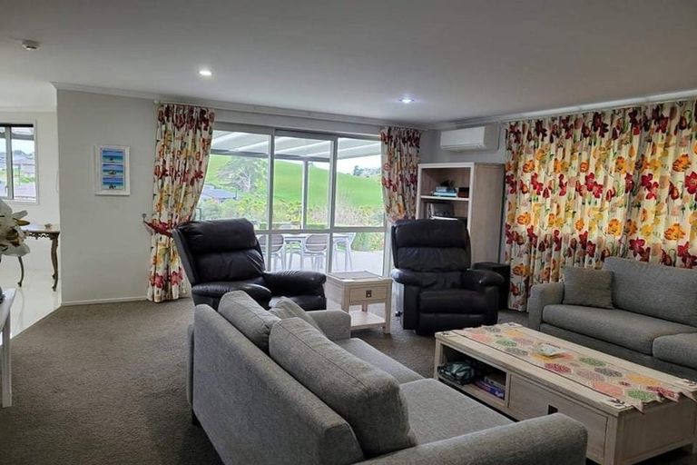 Photo of property in 28 Helenslee Road, Pokeno, 2402