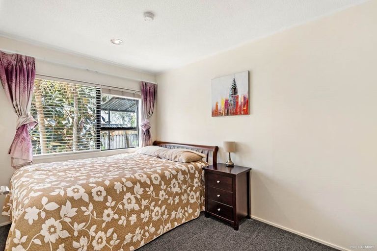 Photo of property in 3/20a Lavery Place, Sunnynook, Auckland, 0632