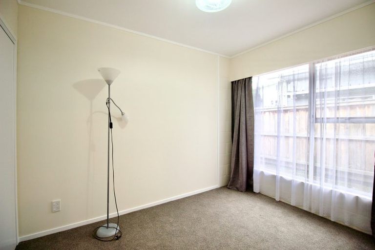 Photo of property in 1/5 Teviot Place, Totara Vale, Auckland, 0629