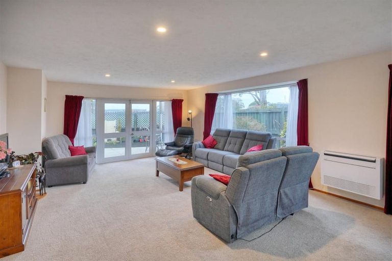 Photo of property in 7 Fieldmoor Place, Parklands, Christchurch, 8083
