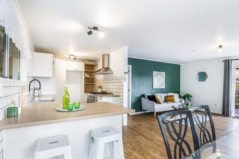 Photo of property in 15 Arde Place, Massey, Auckland, 0614