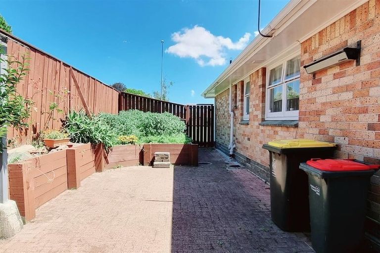 Photo of property in 1a Sutton Crescent, Papatoetoe, Auckland, 2025