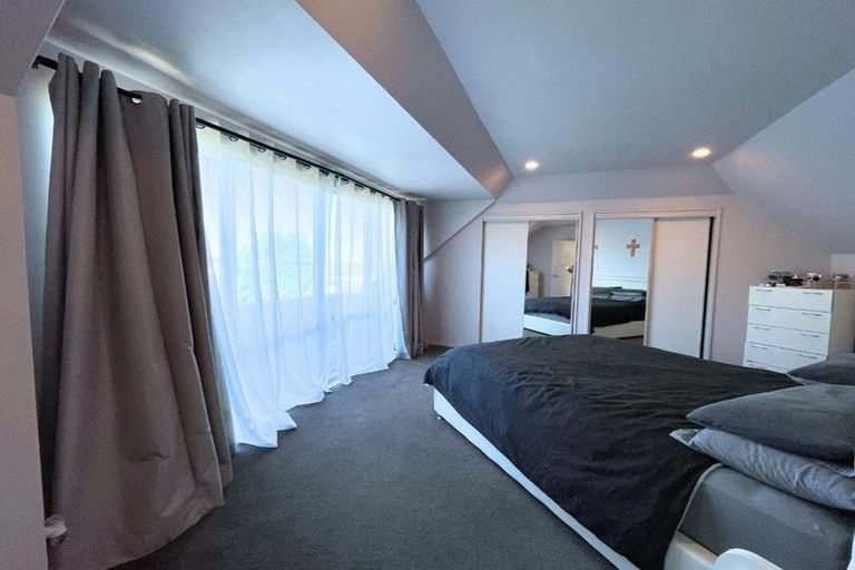 Photo of property in 126 Wiseley Road, West Harbour, Auckland, 0618