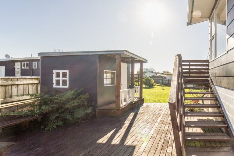 Photo of property in 2 Ashford Place, Havelock North, 4130