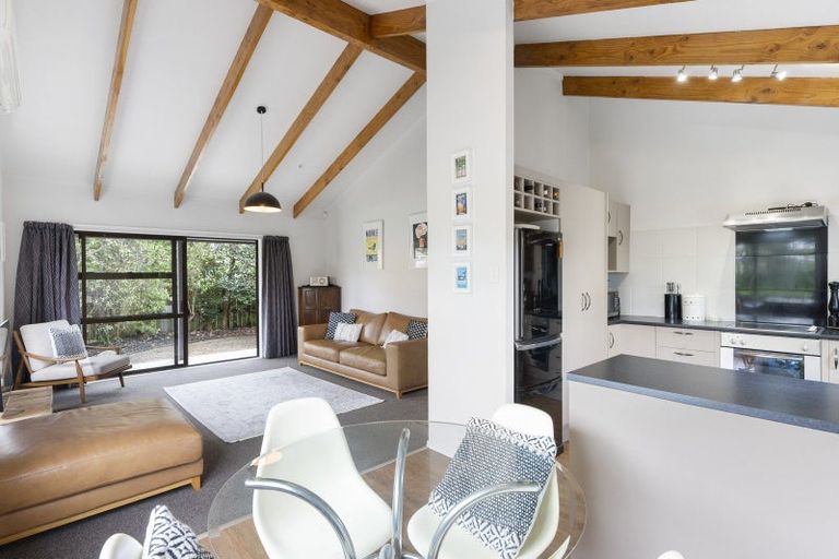 Photo of property in 8/390 West Coast Road, Glen Eden, Auckland, 0602