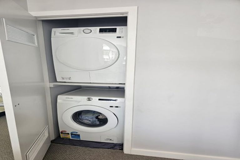 Photo of property in Unit 108,l1, 108/14 Laings Road, Hutt Central, Lower Hutt, 5010