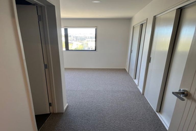 Photo of property in 11 Longshore Drive, Long Bay, Auckland, 0630